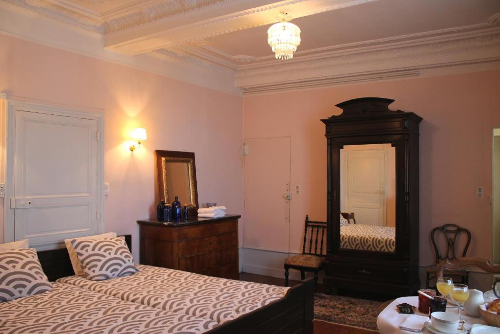 Chambres d'hôtes La Distillerie B&B Saint-Germain-du-Bois Quarto foto