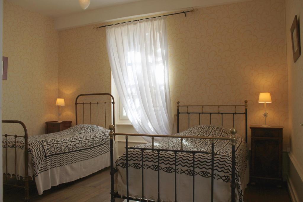 Chambres d'hôtes La Distillerie B&B Saint-Germain-du-Bois Quarto foto