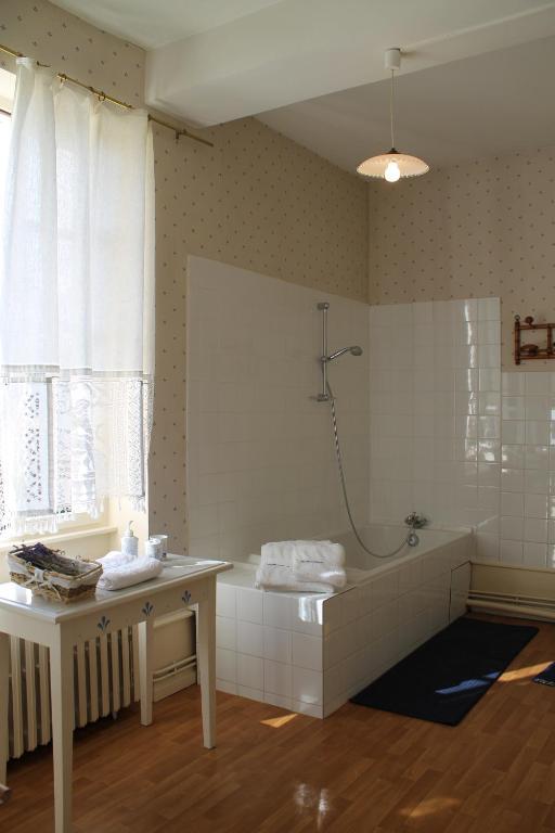 Chambres d'hôtes La Distillerie B&B Saint-Germain-du-Bois Quarto foto